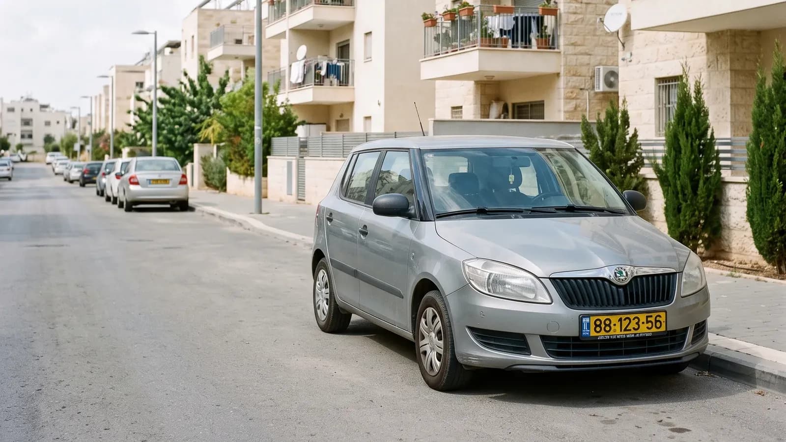 רכב פרטי חונה ברחוב מגורים
